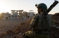 an israeli soldier takes position during the ongoing ground operation of the israeli army against palestinian islamist group hamas at a location given as gaza in this picture released on november 17 2023 israeli defence forces handout photo reuters